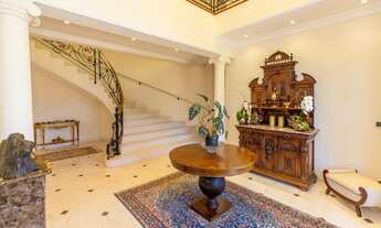 Imagem: CASA DE LUXO em rua fechada, segurança