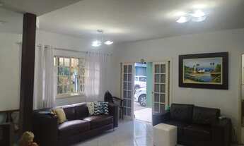 Imagem 5: Casa para aluguel possui 205 metros quadrados com 3 quartos