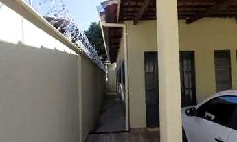 Imagem 4: Casa em rua pública