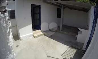 Imagem: Casa com 1dormitório, cozinha e banheiro