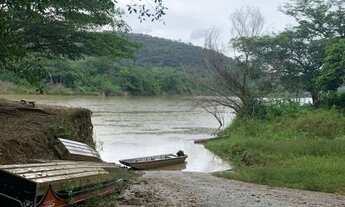 Imagem 4: Rancho no Rio Curumba