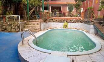 Imagem 14: Casa à venda com 3 quartos, piscina e edícula em Santa Felicidade