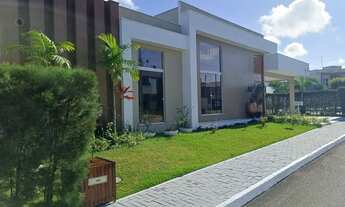 Imagem 3: Viva o Alto Padrão: Casa com 4 Suítes, Piscina e Energia Solar