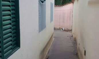 Imagem 3: CASA SETOR UNIÃO COM 3 QUARTOS VARANDA FRENTE PRAÇA PROX A AV T-9 OPORTUNIDADE ÚNICA