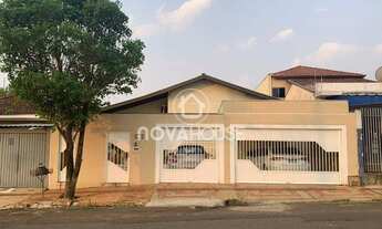 Imagem: CASA COM 4 QUARTOS E PISCINA NO CENTRO