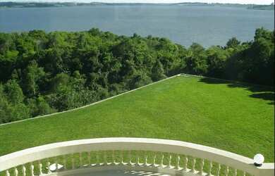 Imagem 6: Quatro Barras, Mansão em Condomínio Campo de Golfe, heliponto particular, 5 suítes, 10 vag