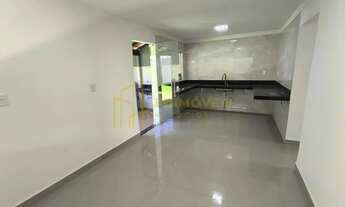 Imagem 4: Seu Novo Lar em São Francisco: Casa com 4 Quartos e Jardim Planejado