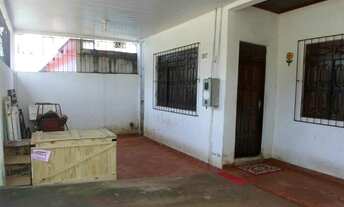 Imagem 2: CASA - Grande terreno e bem localizada