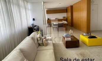 Imagem 3: Itaim Bibi - Apartamento com reforma de revista, espaçoso, arejado, 227 m² úteis. Duas vag