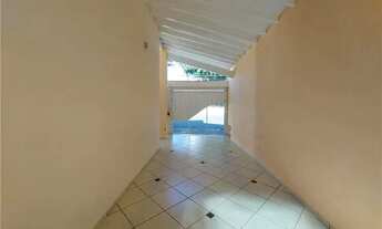 Imagem 3: Casa Espaçosa com Terreno Amplo na Vila Paraíso - Oportunidade Única!