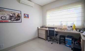 Imagem 6: Casa de condomínio sobrado para venda possui 376 metros quadrados com 4 quartos