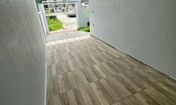 Imagem 4: Sobrado grande com garagem coberta