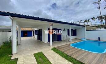 Imagem: Casa com piscina na quadra mar em Matinhos