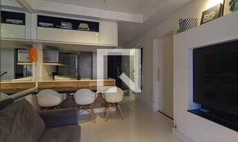 Imagem 3: Casa de Condomínio para Aluguel - Mercês, 1 Quarto, 49 m2