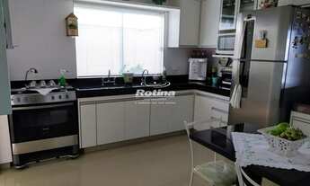 Imagem 4: Casa Condomínio Fechado para aluguel, 3 quartos, 3 suítes, 4 vagas, Aclimação - Uberlândia