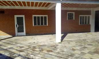 Imagem 4: Casa em rua pública