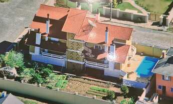 Imagem 5: Ampla residência com piscina