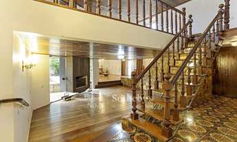 Imagem: Casa térrea em amplo terreno em rua valorizada