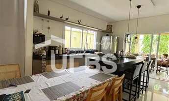 Imagem 5: Excelente casa térrea mobiliada à venda, com 360m², 3 suítes e localização privilegiada no