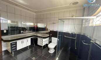 Imagem 4: Casa para venda tem 440 metros quadrados com 8 quartos