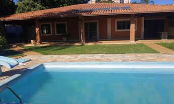 Imagem: Casa grande com piscina no Vivendas