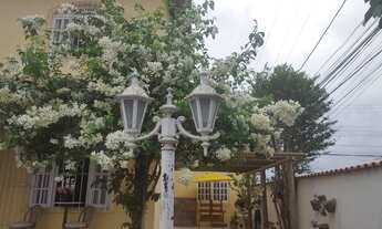 Imagem 4: Ampla casa independente de esquina, residencial ou comercial, ao lado de amplo comércio