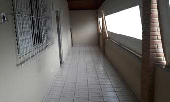 Imagem 2: Casa para aluguel e venda possui 304 metros quadrados com 4 quartos