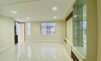 Imagem 3: Sobrado para aluguel possui 234 metros quadrados com 3 quartos em Santo Inácio - Curitiba