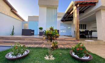 Imagem 2: Excelente casa com quatro quartos sendo dois suítes no Parque das Flores