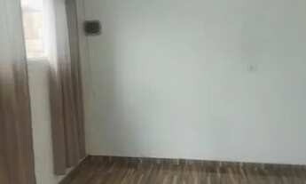 Imagem 6: Casa em rua comercial