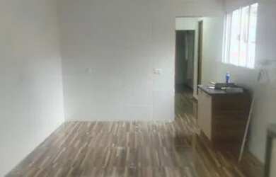 Imagem 3: Casa em rua comercial