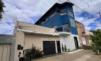 Imagem: Casa Completa com Prédio Comercial no Bairro