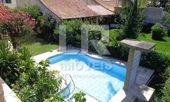 Imagem: Casa com 3 quartos, piscina, e mirante com