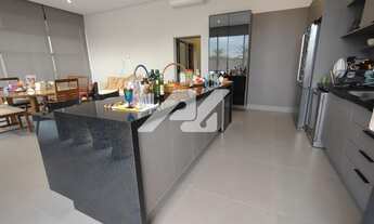 Imagem 4: Casa de condomínio sobrado para venda possui 365 metros quadrados com 4 quartos