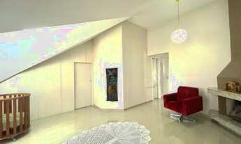 Imagem 3: Lindo sobrado no bairro Água Verde com 4 quartos e 4 vagas de garagem