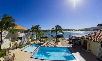 Imagem 2: Casa recém reformada, canal navegável, frontal, maravilhosa vista, lindo condomínio c/infr