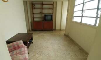 Imagem 4: Apartamento espaçoso em prédio com ponto privilegiado