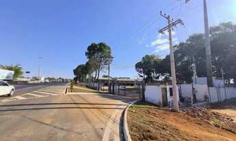 Imagem: Galpão logístico de frente para a BR 153