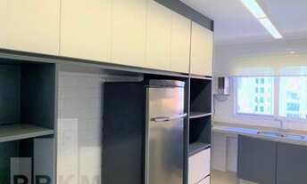 Imagem 6: Itaim Bibi - Excelente apartamento todo reformado. Três suítes e três vagas. 198 m² úteis