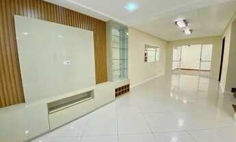 Imagem 3: Sobrado para aluguel tem 234 metros quadrados com 3 quartos em Santa Felicidade - Curitiba