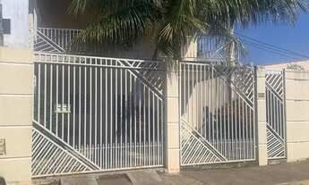 Imagem 2: CASA SOBRADO ATRÁS DO TRE-MT, SEMI-MOBILIADA, C/ ARMÁRIOS E C/ CHURRASQUEIRA, AO LADO SHOP