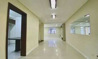 Imagem 6: Sobrado para aluguel possui 234 metros quadrados com 3 quartos em Santo Inácio - Curitiba