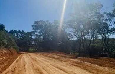 Imagem 4: Terrenos a beira do asfalto próximo do centro de Mairinque