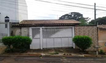 Imagem: CIDADANIA - Casa em terreno de 200 m² com
