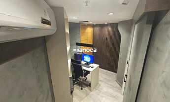 Imagem 3: Sala Comercial Mobiliada de 30m² com Banheiro Privativo, Varanda e Vaga - Pronta para Uso