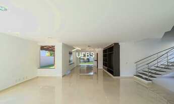 Imagem 3: Casa de condomínio sobrado para venda possui 410 metros quadrados com 4 quartos