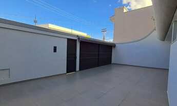 Imagem 4: Casa à VENDA centro Botucatu, 3 dorm. sala com varanda, banheiro e quarto de serviço e esc