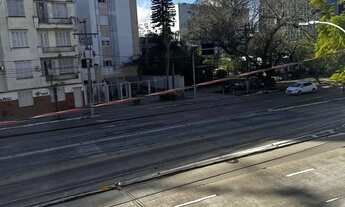 Imagem 6: Apartamento de 2 Dormitórios totalmente reformado com churrasqueira