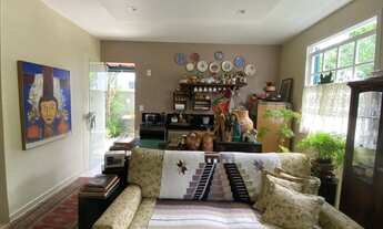 Imagem 3: Apartamento tipo casa reformado com cozinha em conceito aberto, 2 quartos e varandão à ven