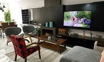 Imagem 4: Casa com 3 suítes e 4 vagas de garagem em Balneário Camboriú/SC